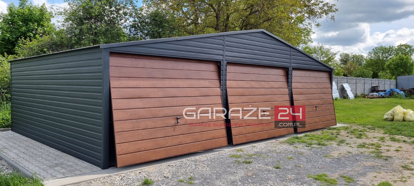 Garaż blaszany PREMIUM, 9x6m , grafit mat + ciemny orzech , trzy bramy uchylne, wzmocniony profilem zamkniętym ocynkowanym - obrazek 2