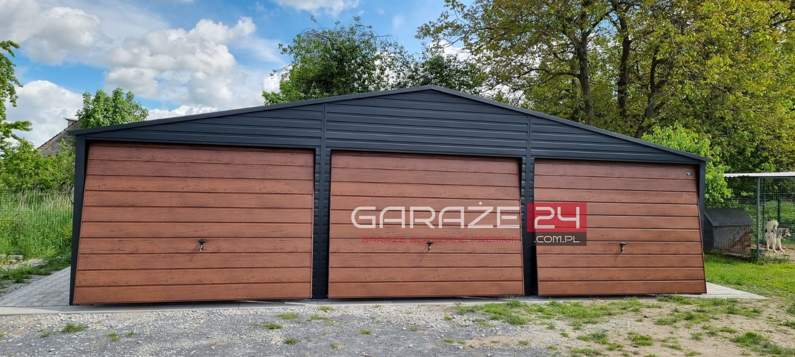 Garaż blaszany PREMIUM, 9x6m , grafit mat + ciemny orzech , trzy bramy uchylne, wzmocniony profilem zamkniętym ocynkowanym - obrazek 4