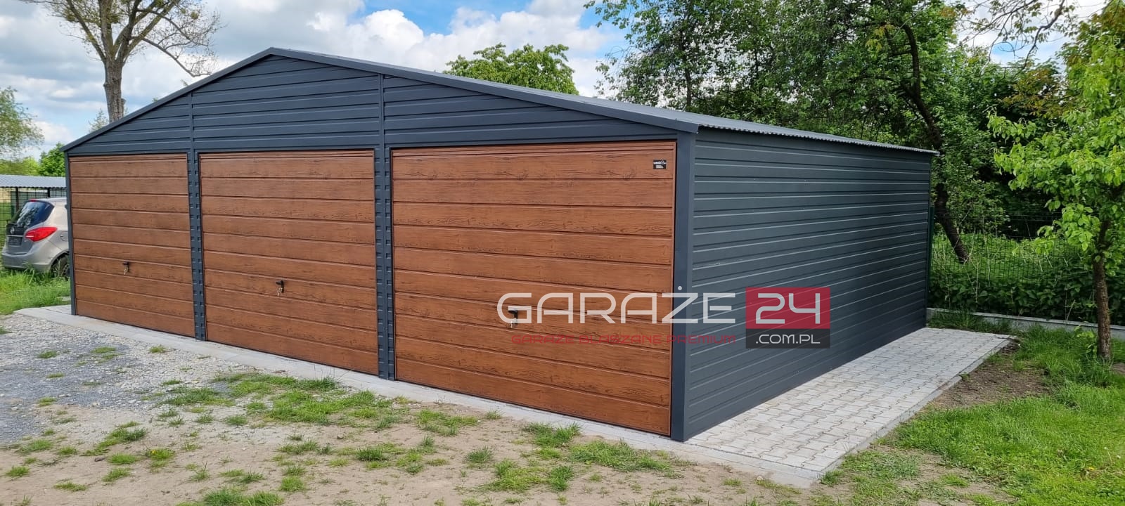 Garaż blaszany PREMIUM, 9x6m , grafit mat + ciemny orzech , trzy bramy uchylne, wzmocniony profilem zamkniętym ocynkowanym - obrazek 5