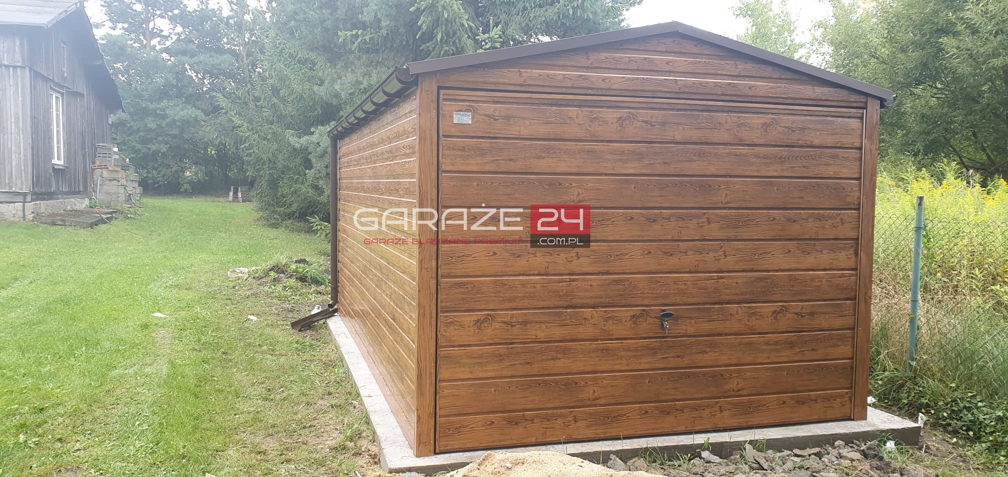 Garaż blaszany na zgłoszenie, 3x5m , jasny orzech, filc pod dachem, rynny PCV, wzmocniony profilem zamkniętym ocynkowanym - obrazek 3