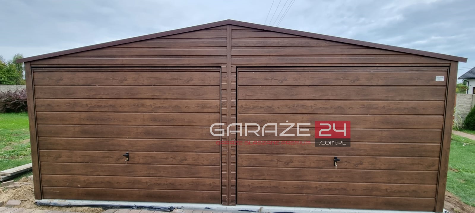Garaż blaszany na zgłoszenie , 6×5,8m do 35m2 ,ciemny orzech,dwie bramy uchylne, wzmocniony profilem zamkniętym ocynkowanym