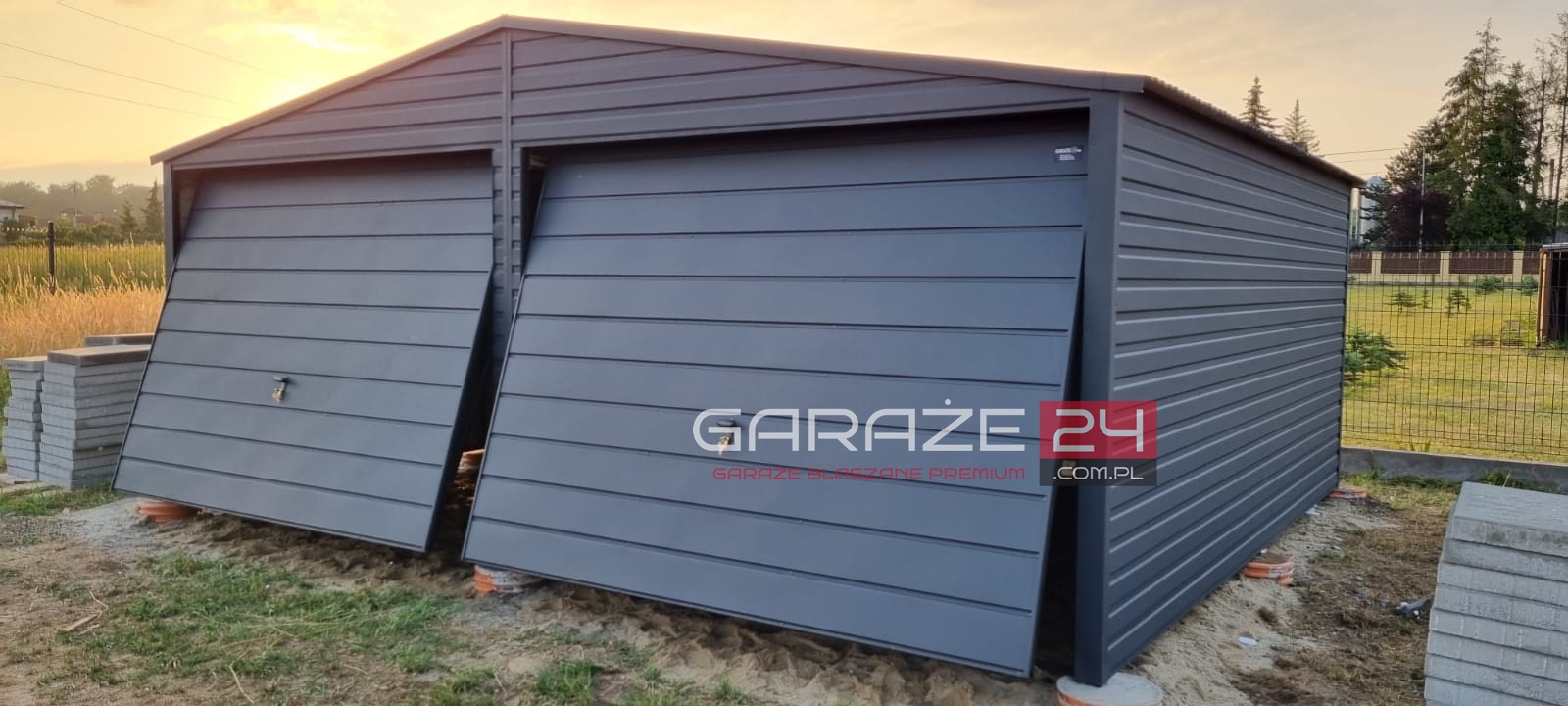 Garaż blaszany na zgłoszenie , 6x5m grafit mat, do 35m2, dwie bramy uchylne , wzmocniony profilem zamkniętym ocynkowanym - obrazek 3