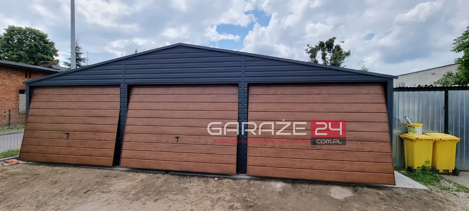 Garaż blaszany PREMIUM 9x5m, grafit mat + orzech, trzy bramy uchylne , wzmocniony profilem zamkniętym ocynkowanym