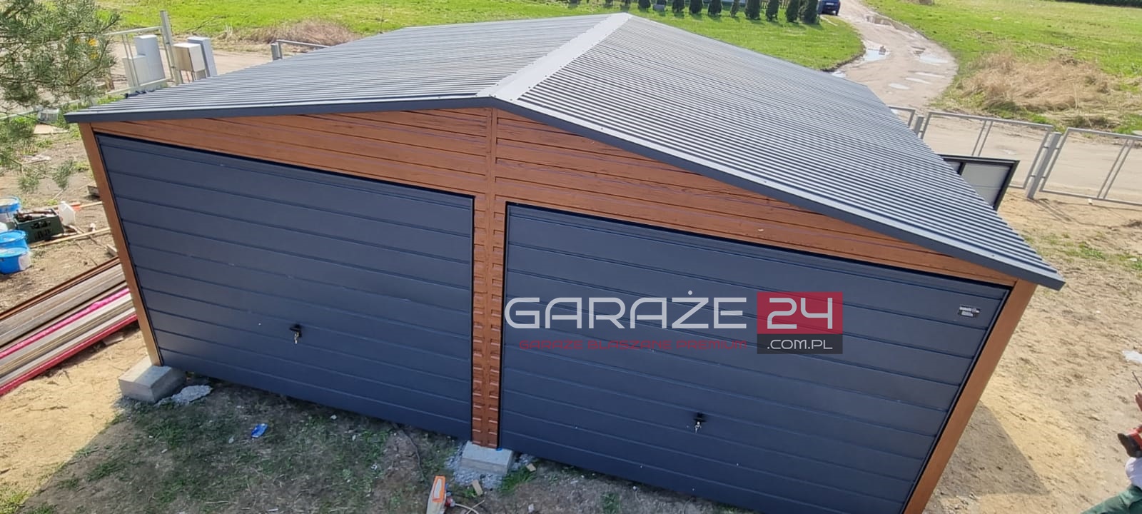 Garaż blaszany na zgłoszenie , 6x5,80m do 35m2, ciemny orzech +grafit mat, dwie bramy uchylne, drzwi, wzmocniony profilem zamkniętym ocynkowanym - obrazek 3