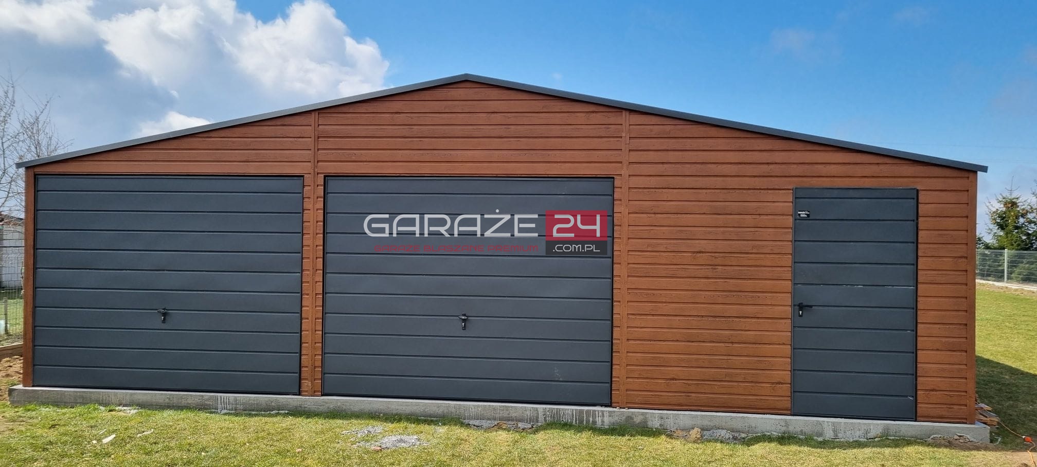 Garaż blaszany Premium 9x7m, ciemny orzech + grafit mat, dwie bramy uchylne, dwa okna, drzwi, wzmocniony profilem ocynkowanym