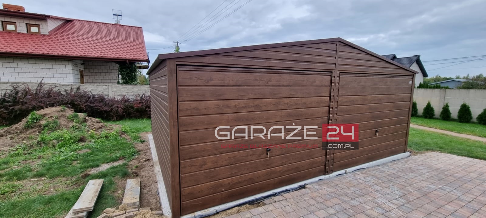 Garaż blaszany na zgłoszenie, 6x5m, do 35m2, ciemny orzech, dwie bramy uchylne, wzmocniony profilem zamkniętym ocynkowanym - obrazek 3