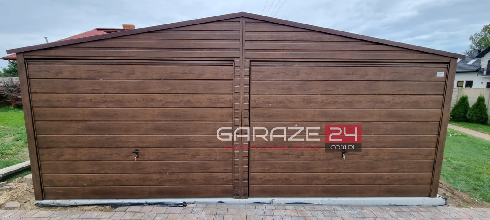 Garaż blaszany na zgłoszenie, 6x5m, do 35m2, ciemny orzech, dwie bramy uchylne, wzmocniony profilem zamkniętym ocynkowanym - obrazek 4
