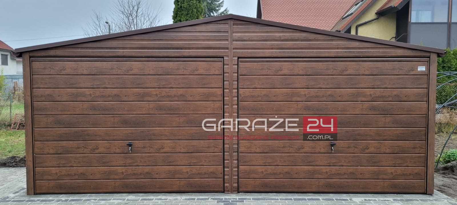 Garaż blaszany na zgłoszenie, 6x5,80m ,do 35m2, ciemny orzech, dwie bramy uchylne , wzmocniony profilem zamkniętym ocynkowanym - obrazek 2