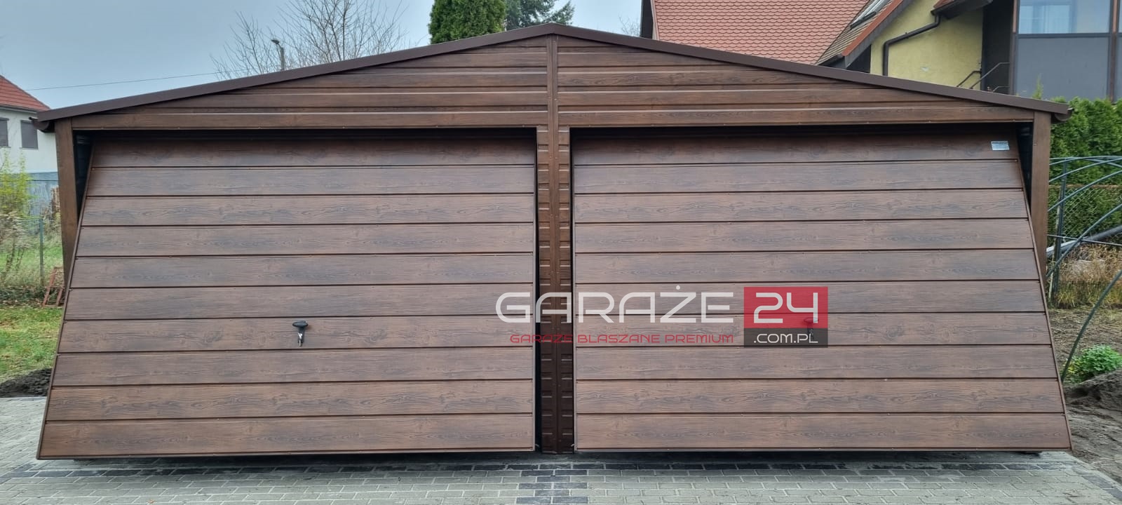 Garaż blaszany na zgłoszenie, 6×5,80m ,do 35m2, ciemny orzech, dwie bramy uchylne , wzmocniony profilem zamkniętym ocynkowanym