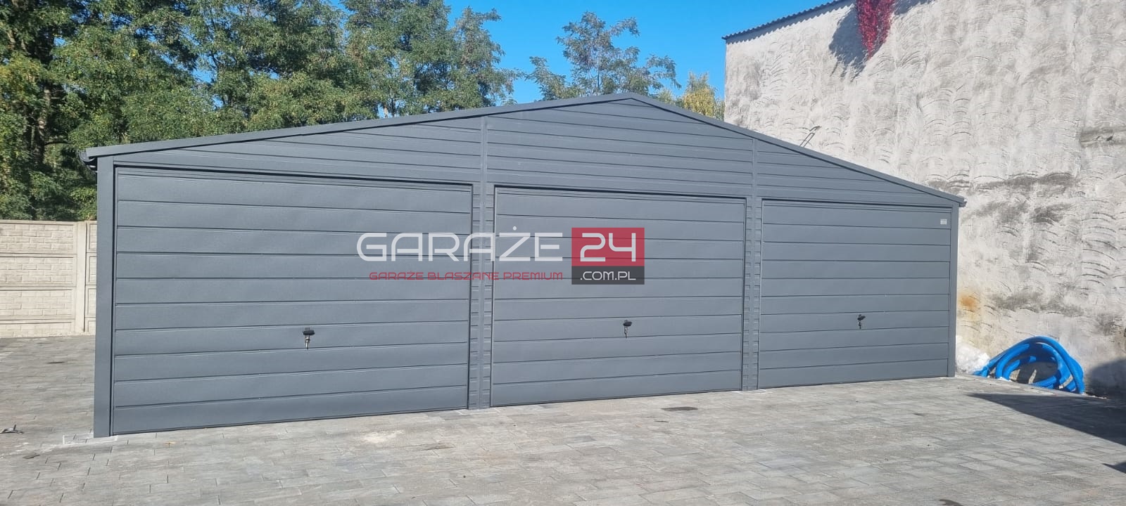 Garaż blaszany PREMIUM 9x6m grafit mat, trzy bramy uchylne, wzmocniony profilem zamkniętym ocynkowanym - obrazek 3
