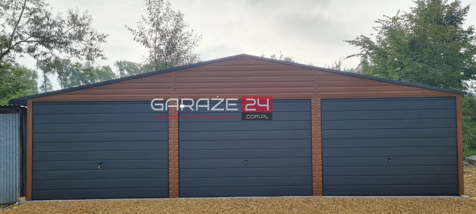 Garaż blaszany PREMIUM 9x6m złoty dąb, trzy bramy uchylne ,wzmocniony profilem zamkniętym ocynkowanym - obrazek 3