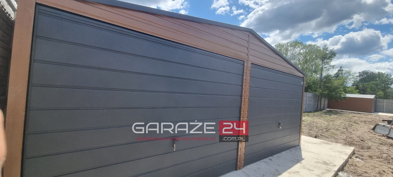Garaż blaszany na zgłoszenie , 6x5m , złoty dąb + grafit mat, dwie bramy uchylne, wzmocniony profilem zamkniętym ocynkowanym - obrazek 3