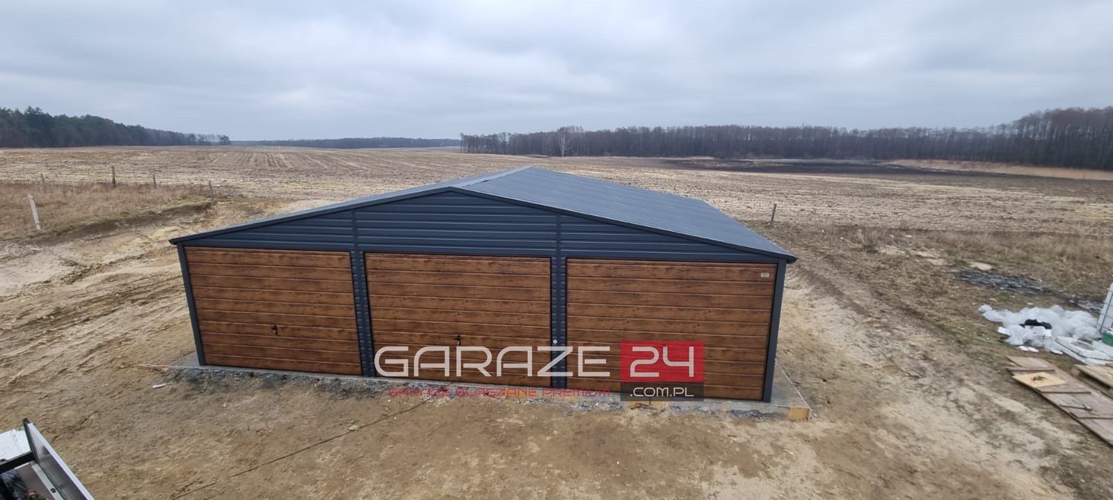 Garaż blaszany PREMIUM 9x5m ,grafit mat + ciemny orzech, trzy bramy uchylne, wzmocniony profilem zamkniętym ocynkowanym - obrazek 4