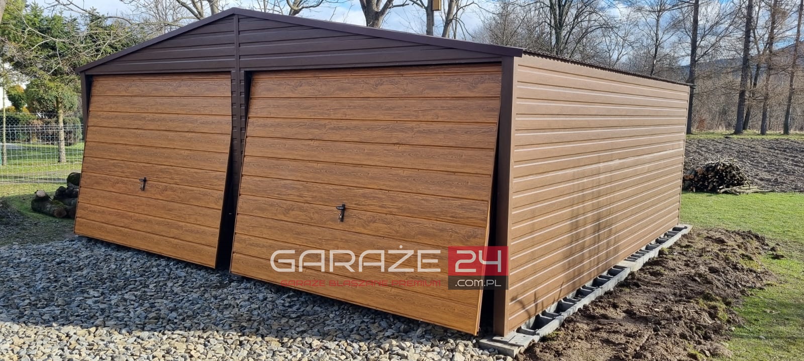 Garaż blaszany na zgłoszenie, 6×5,80m do 35m2, ciemny orzech + jasny orzech, dwie bramy uchylne, wzmocniony profilem zamkniętym ocynkowanym