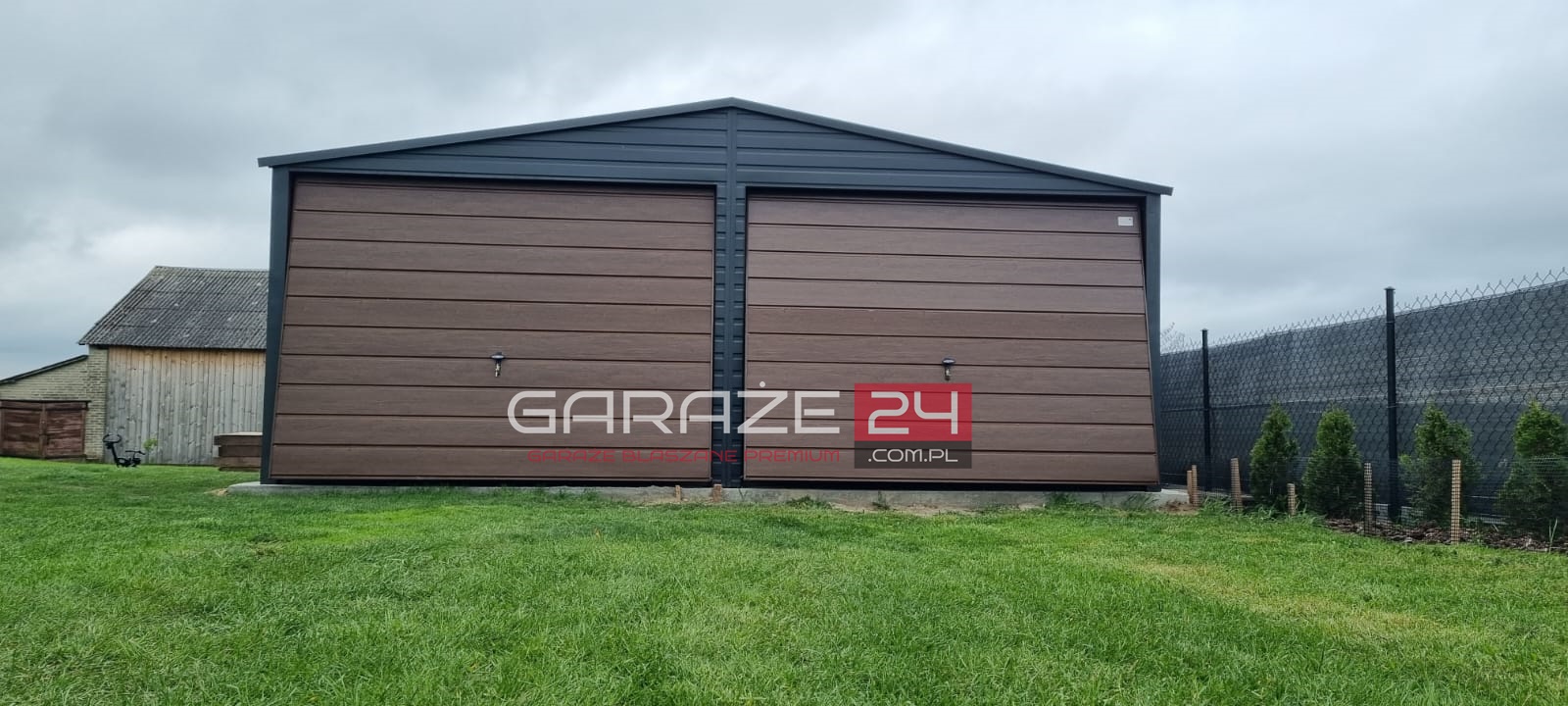 Garaż blaszany na zgłoszenie 6x5,80m do 35m2 , grafit mat + ciemny orzech, dwie bramy uchylne ,wzmocniony profilem zamkniętym ocynkowanym - obrazek 4