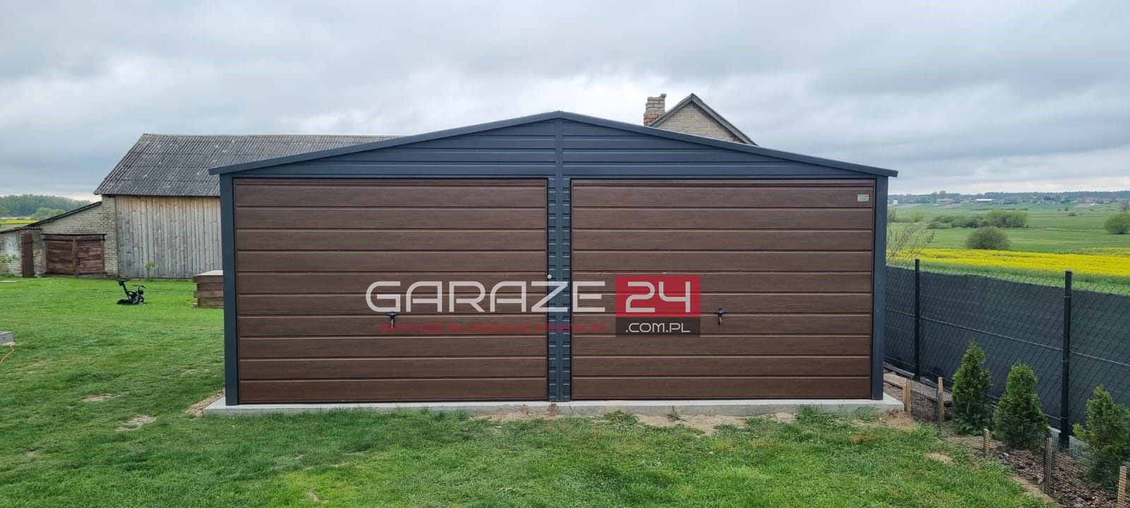Garaż blaszany na zgłoszenie 6x5,80m do 35m2 , grafit mat + ciemny orzech, dwie bramy uchylne ,wzmocniony profilem zamkniętym ocynkowanym - obrazek 2