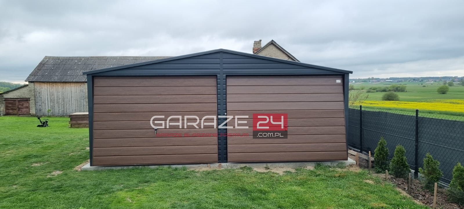 Garaż blaszany na zgłoszenie 6×5,80m do 35m2 , grafit mat + ciemny orzech, dwie bramy uchylne ,wzmocniony profilem zamkniętym ocynkowanym
