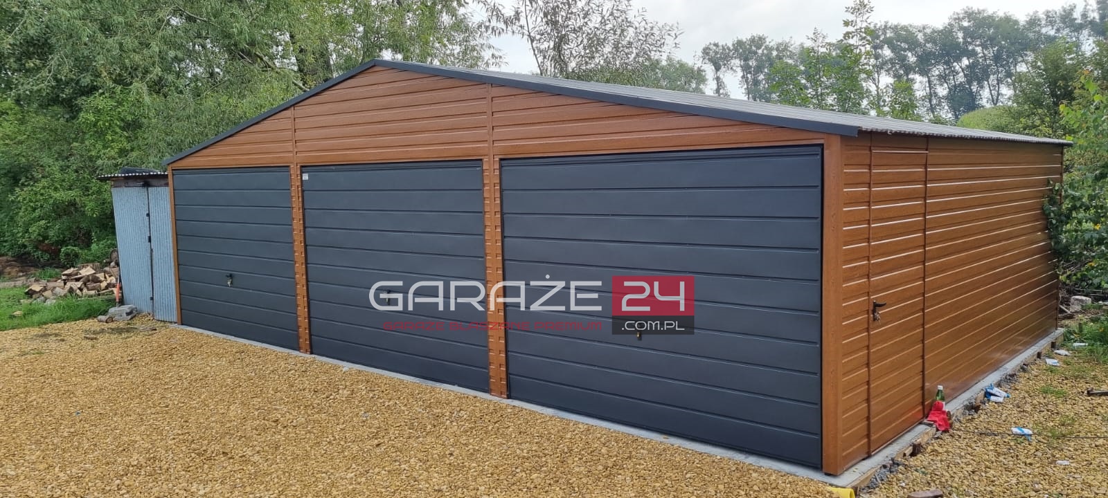 Garaż blaszany Premium 9x6m złoty dąb + grafit , trzy bramy uchylne , wzmocniony profilem zamkniętym ocynkowanym - obrazek 2