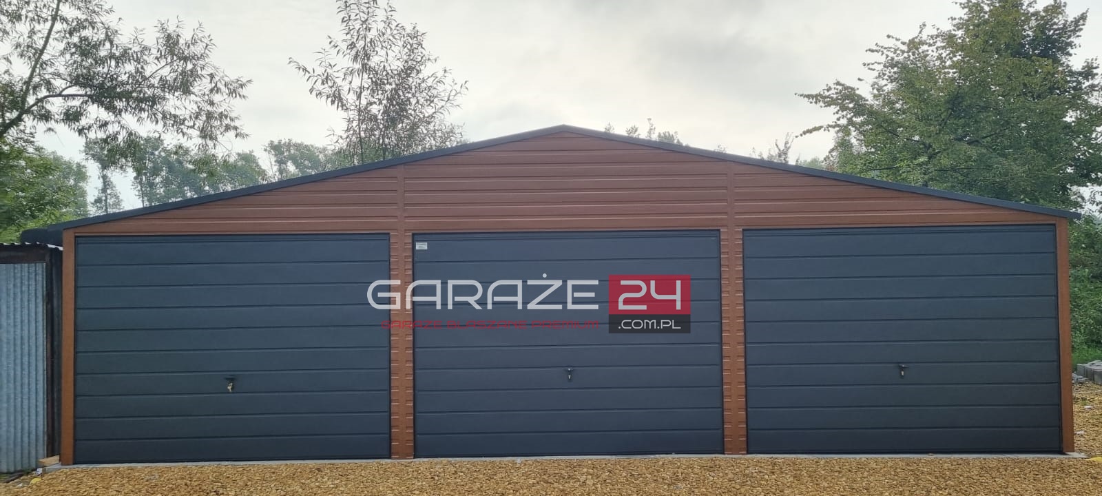 Garaż blaszany Premium 9x6m złoty dąb + grafit , trzy bramy uchylne , wzmocniony profilem zamkniętym ocynkowanym - obrazek 3