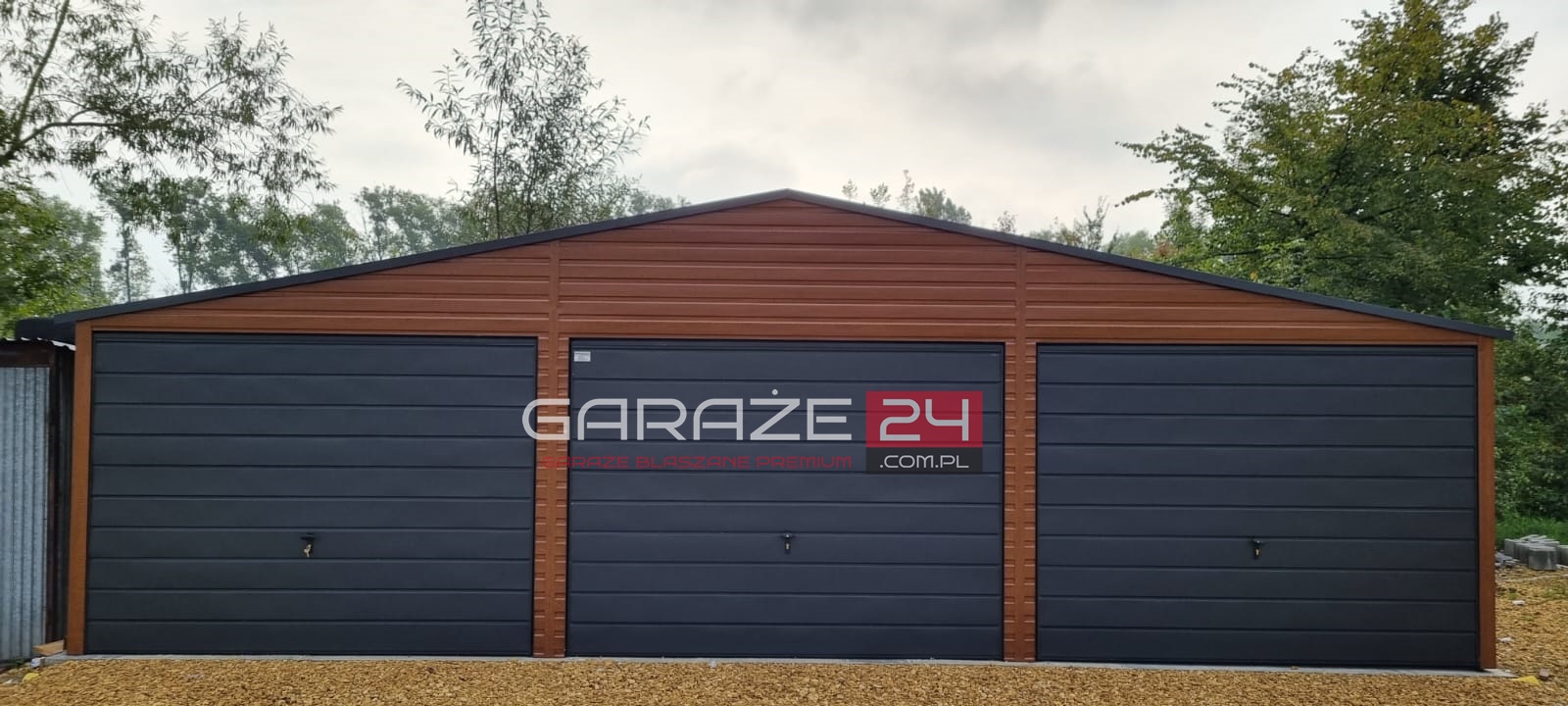 Garaż blaszany Premium 9x6m złoty dąb + grafit , trzy bramy uchylne , wzmocniony profilem zamkniętym ocynkowanym