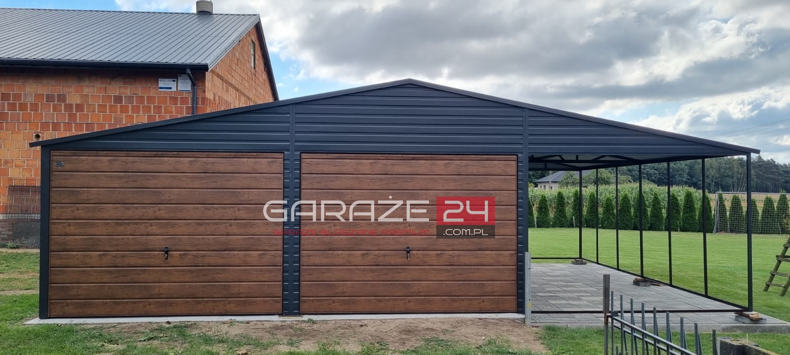 Garaż blaszany PREMIUM 9m szeroki ( 6m garaż + 3m wiata ) 6m długi , grafit mat + orzech, wzmocniony profilem zamkniętym ocynkowanym