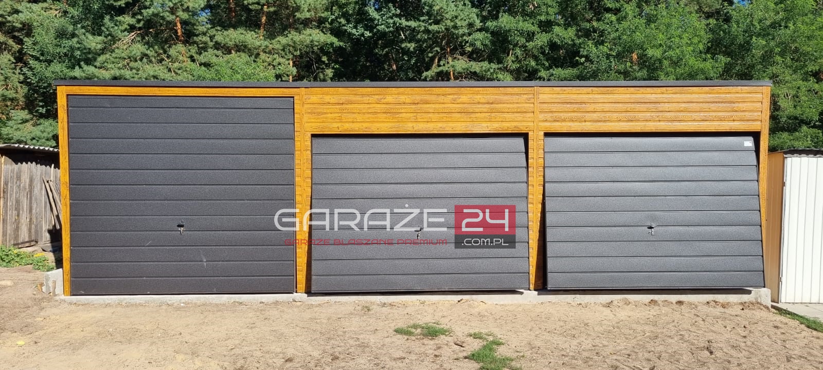 Garaż blaszany PREMIUM 9x6m, podwyższony o 40cm, trzy bramy uchylne , automat do wyższej bramy, wzmocniony profilem zamkniętym ocynkowanym