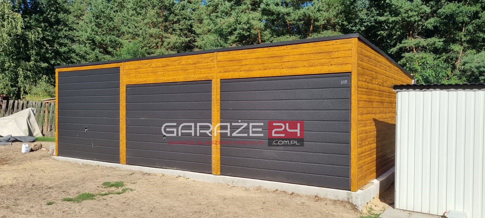 Garaż blaszany PREMIUM 9x6m, podwyższony o 40cm, trzy bramy uchylne , automat do wyższej bramy, wzmocniony profilem zamkniętym ocynkowanym - obrazek 3