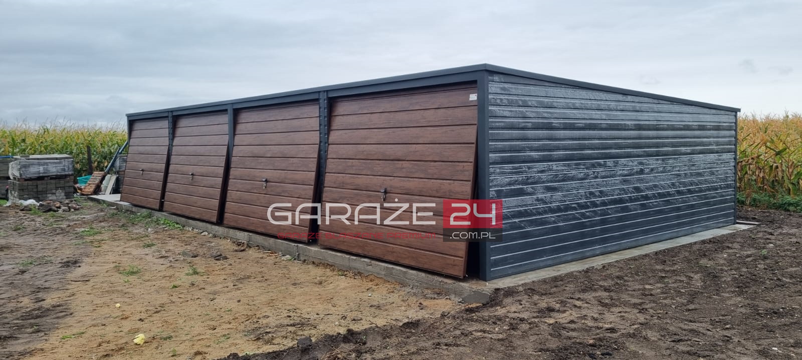 Garaż blaszany wielostanowiskowy, 12x6m grafit mat + ciemny orzech, cztery bramy uchylne , wzmocniony profilem zamkniętym ocynkowanym - obrazek 2