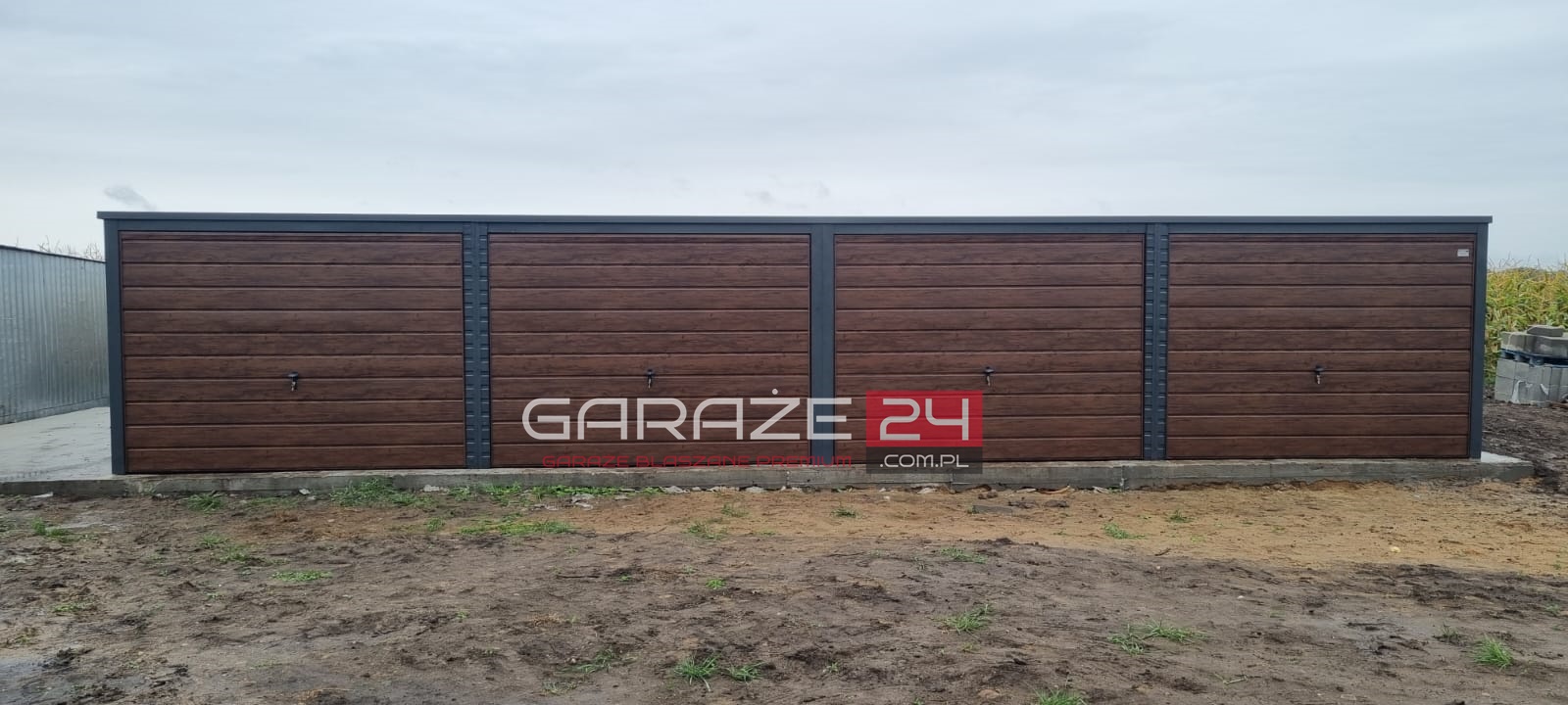 Garaż blaszany wielostanowiskowy, 12x6m grafit mat + ciemny orzech, cztery bramy uchylne , wzmocniony profilem zamkniętym ocynkowanym - obrazek 6