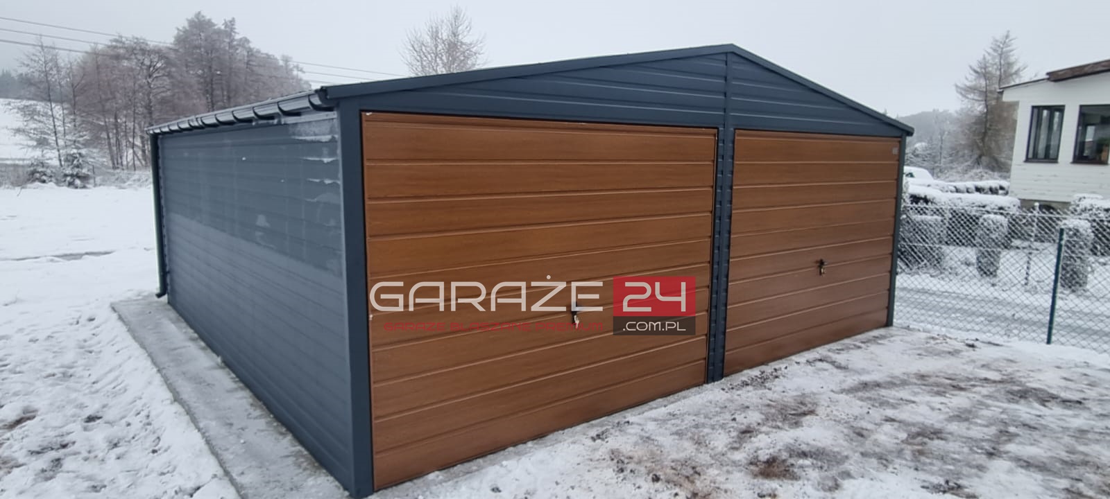 Garaż blaszany PREMIUM 6×5,80m do 35m2 na zgłoszenie, grafit mat + złoty dąb, dwie bramy uchylne  , wzmocniony profilem zamkniętym ocynkowanym