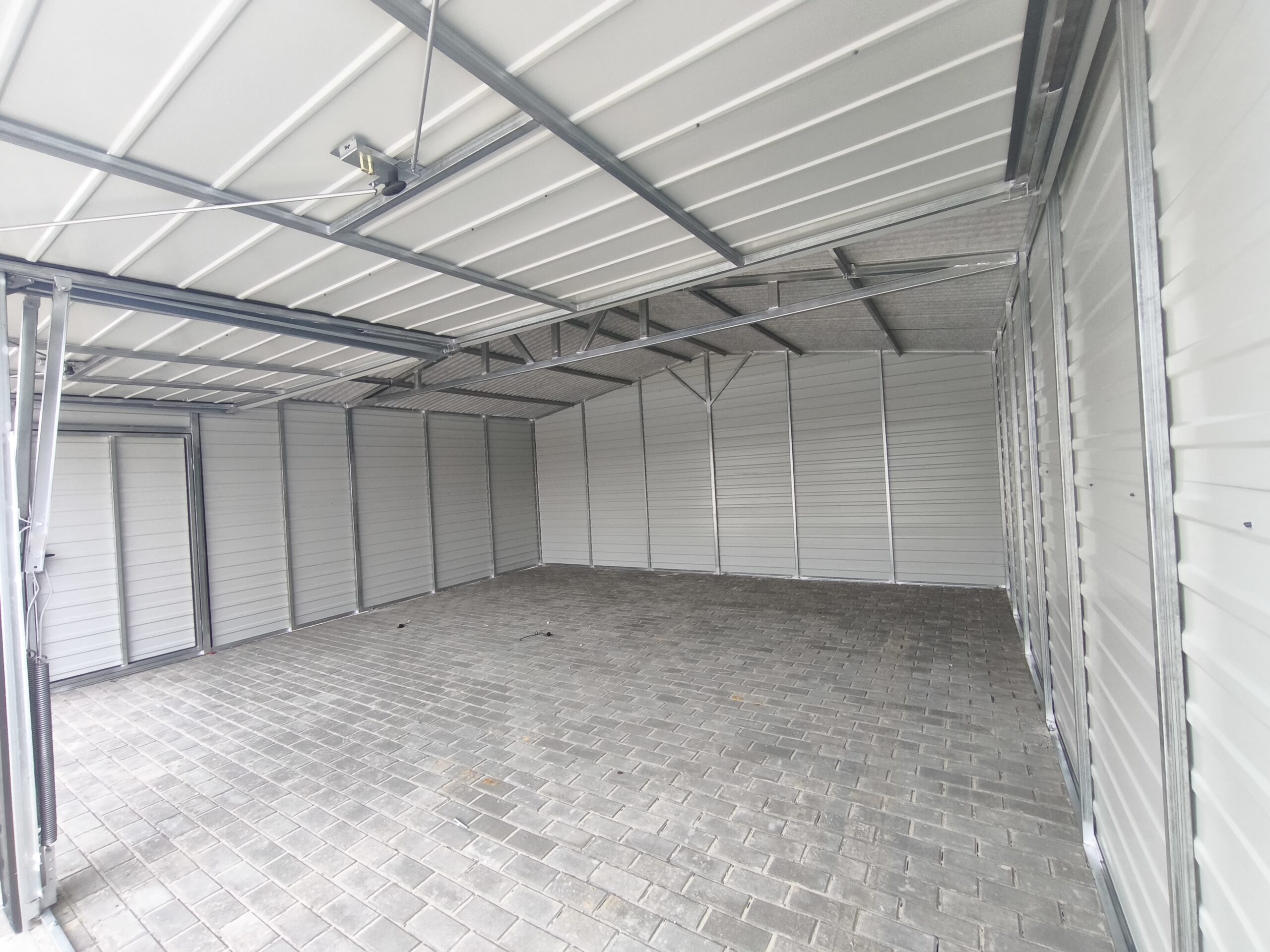 Garaż blaszany na zgłoszenie , 6x5m grafit mat, do 35m2, dwie bramy uchylne , wzmocniony profilem zamkniętym ocynkowanym - obrazek 4
