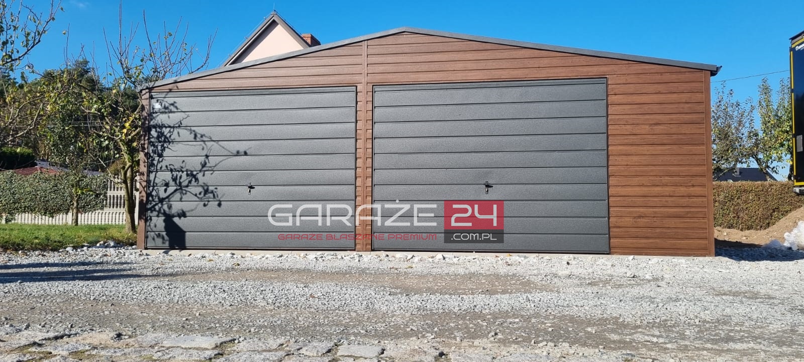 Garaż blaszany Premium 7x6m ciemny orzech + grafit mat, dwie bramy uchylne , wzmocniony profilem zamkniętym ocynkowanym - obrazek 2
