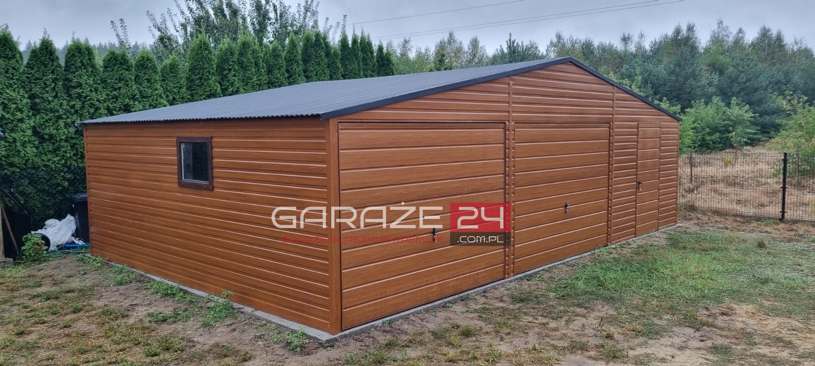 Garaż blaszany PREMIUM 9x6m złoty dąb , dwie bramy uchylne , drzwi , okno , wzmocniony profilem zamkniętym ocynkowanym - obrazek 3