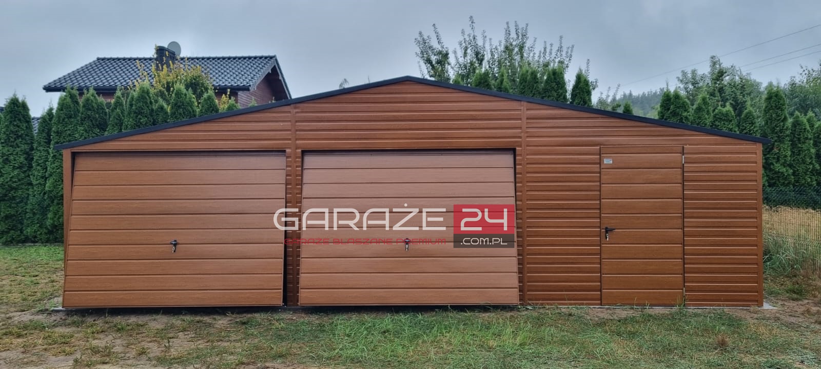 Garaż blaszany PREMIUM 9x6m złoty dąb , dwie bramy uchylne , drzwi , okno , wzmocniony profilem zamkniętym ocynkowanym - obrazek 5