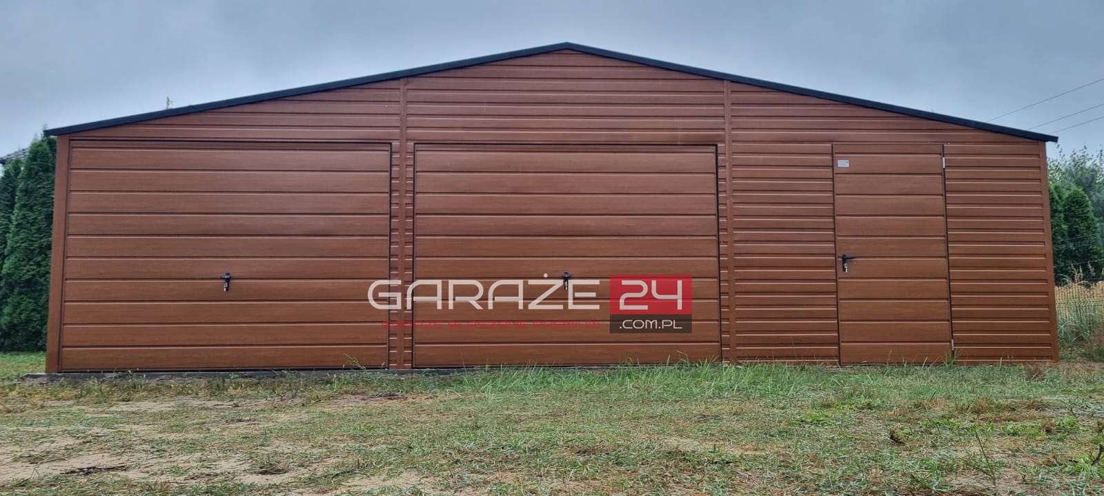 Garaż blaszany PREMIUM 9x6m złoty dąb , dwie bramy uchylne , drzwi , okno , wzmocniony profilem zamkniętym ocynkowanym - obrazek 6