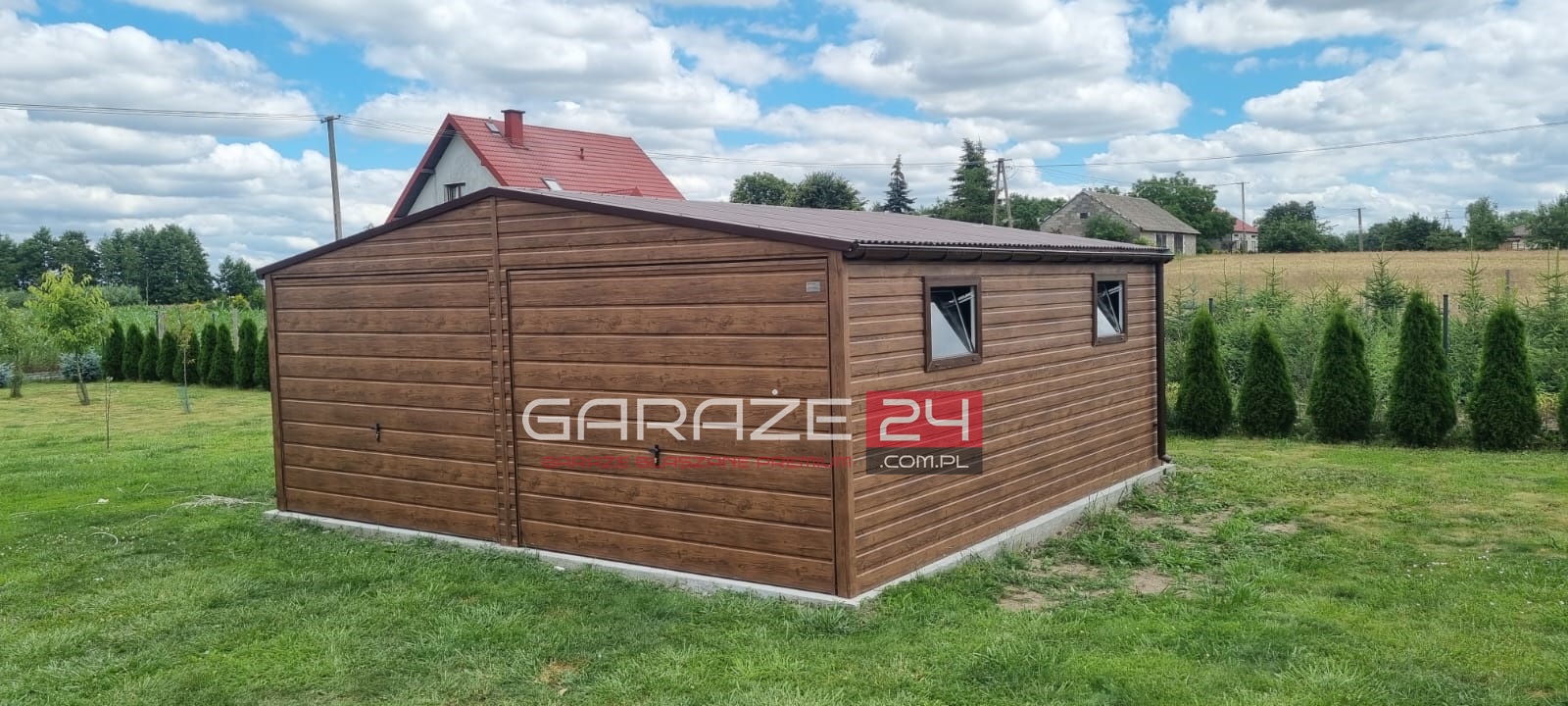 Garaż blaszany 6×5,80m, do 35m2 na zgłoszenie, ciemny orzech , dwie bramy uchylne, rynny PCV , dwa okna , wzmocniony profilem zamkniętym ocynkowanym