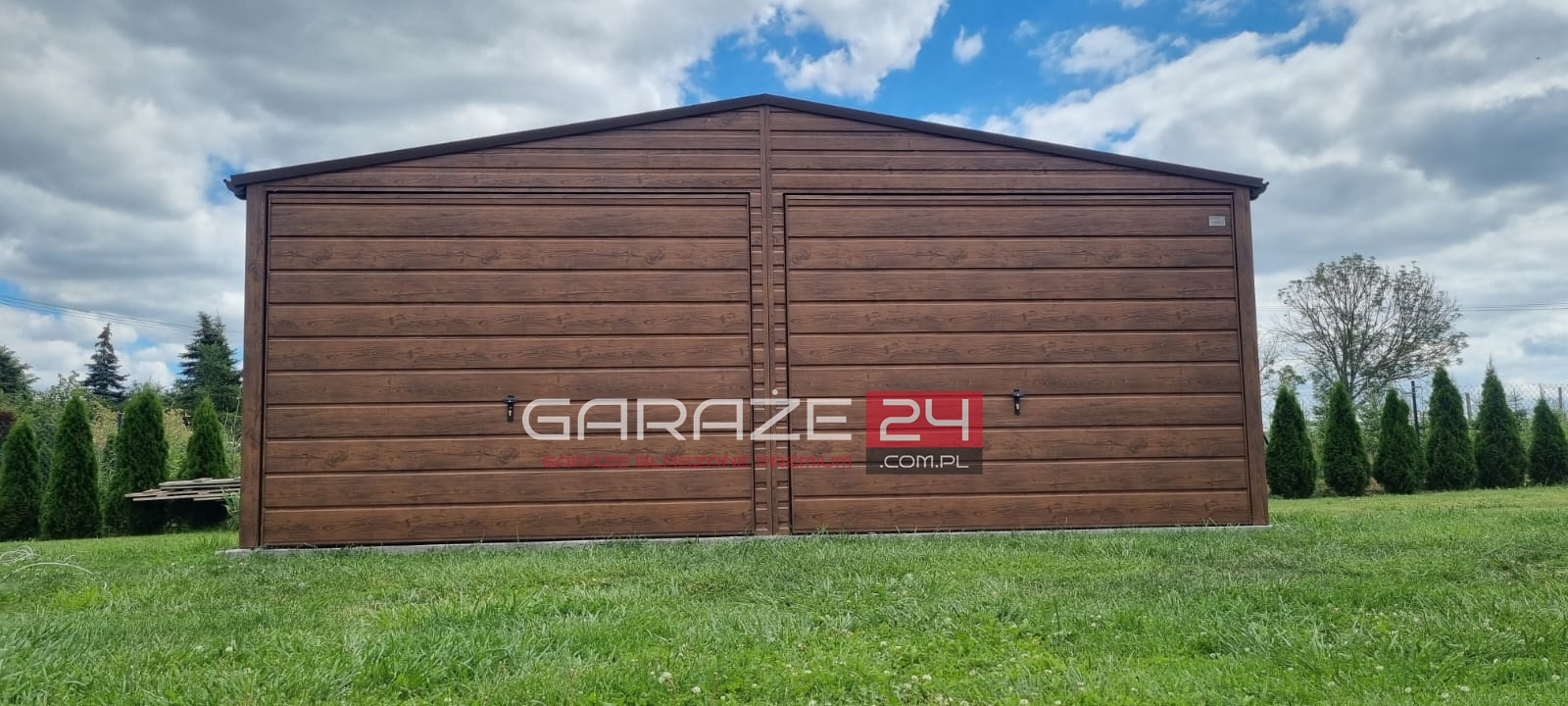 Garaż blaszany 6x5,80m, do 35m2 na zgłoszenie, ciemny orzech , dwie bramy uchylne, rynny PCV , dwa okna , wzmocniony profilem zamkniętym ocynkowanym - obrazek 4