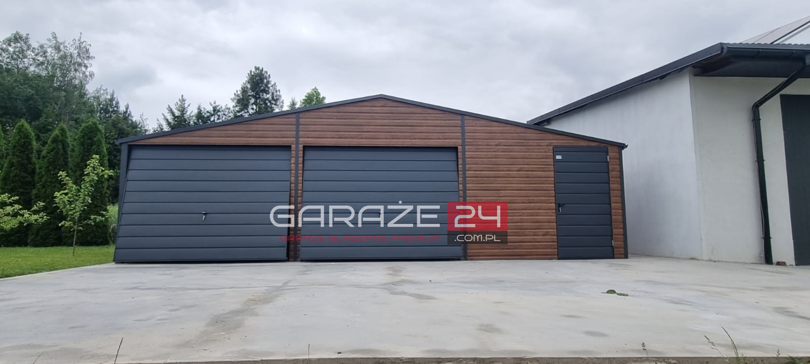 Garaż blaszany PREMIUM 9x6m ciemny orzech + grafit, dwie bramy uchylne +drzwi ,wzmocniony profilem zamkniętym ocynkowanym - obrazek 2