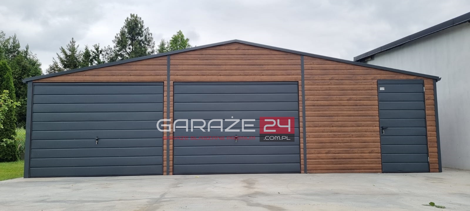 Garaż blaszany PREMIUM 9x6m ciemny orzech + grafit, dwie bramy uchylne +drzwi ,wzmocniony profilem zamkniętym ocynkowanym - obrazek 3