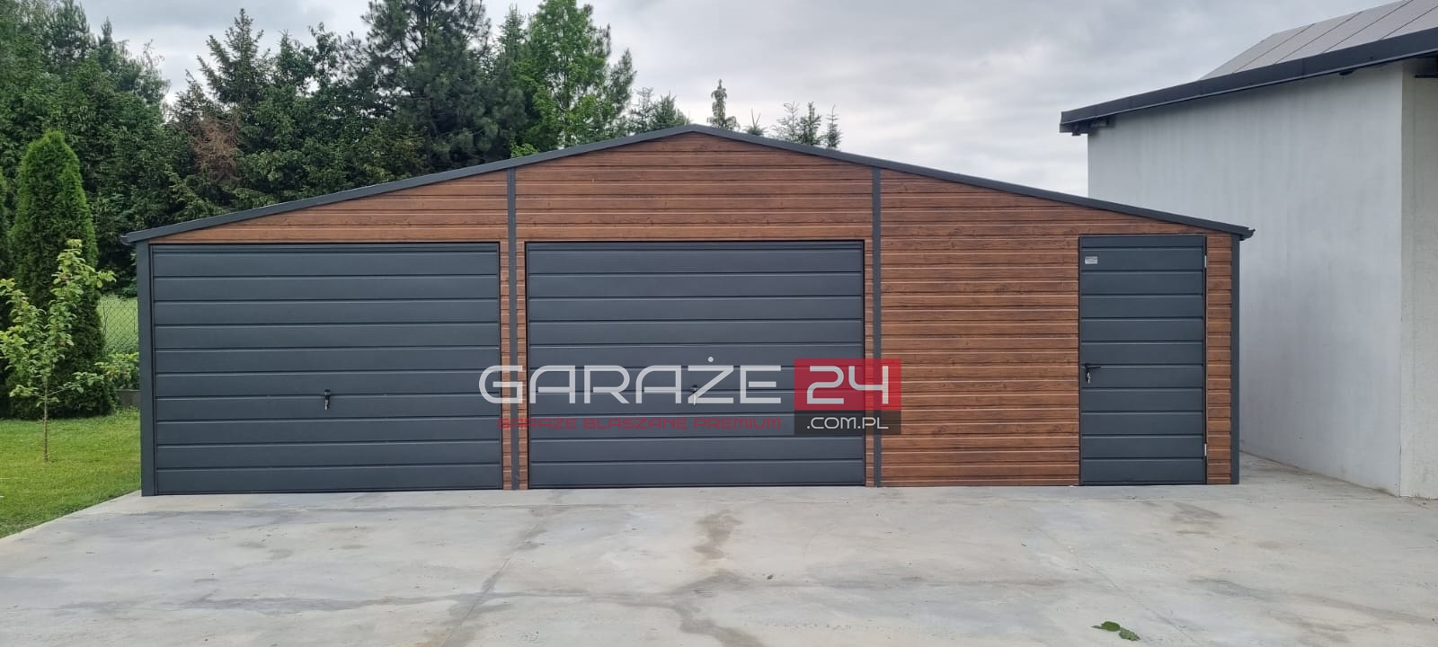 Garaż blaszany PREMIUM 9x6m ciemny orzech + grafit, dwie bramy uchylne +drzwi ,wzmocniony profilem zamkniętym ocynkowanym - obrazek 4