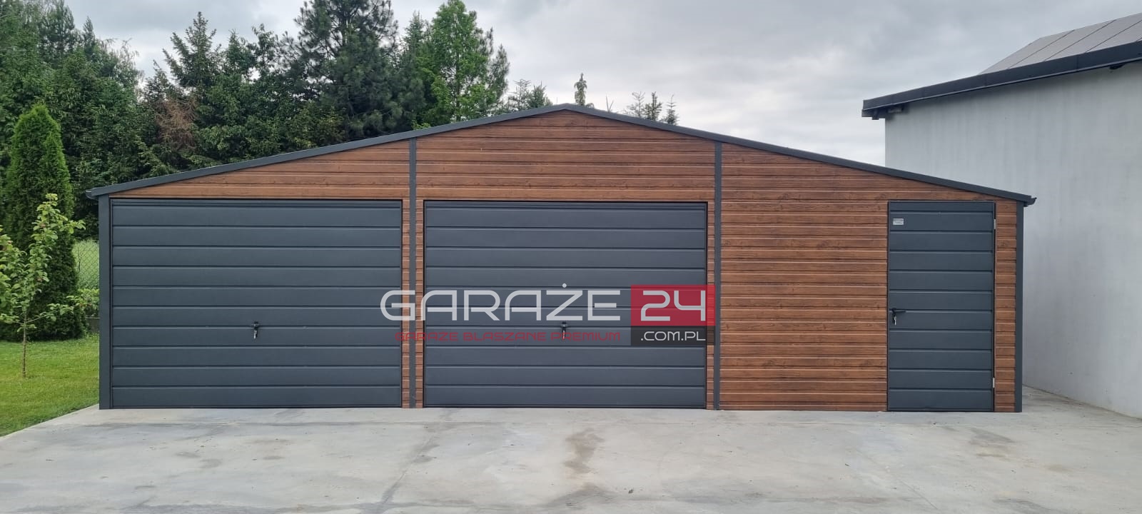 Garaż blaszany PREMIUM 9x6m ciemny orzech + grafit,  dwie bramy uchylne +drzwi ,wzmocniony profilem zamkniętym ocynkowanym