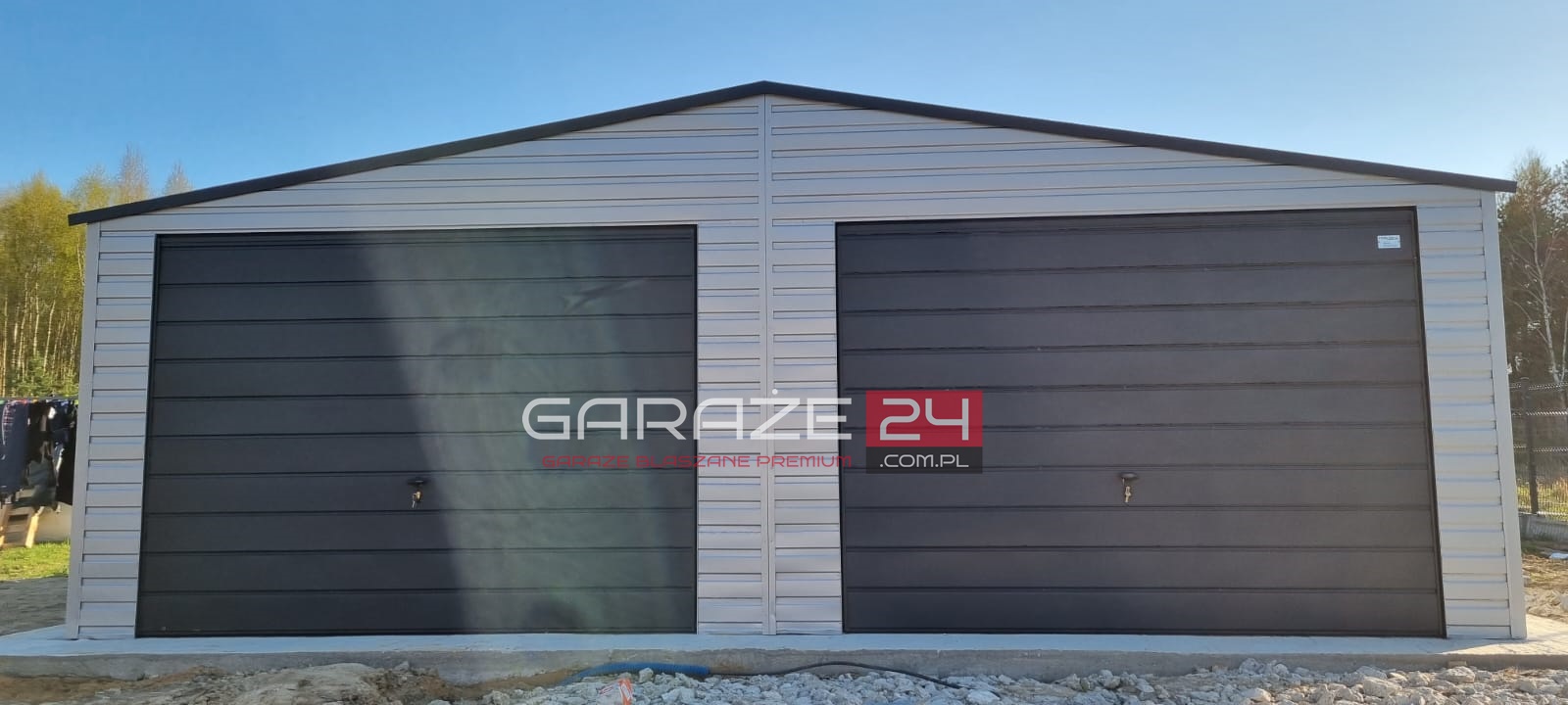 Garaż blaszany PREMIUM 7x6m srebrny + grafit , dwie bramy uchylne ,wzmocniony profilem zamkniętym ocynkowanym - obrazek 3